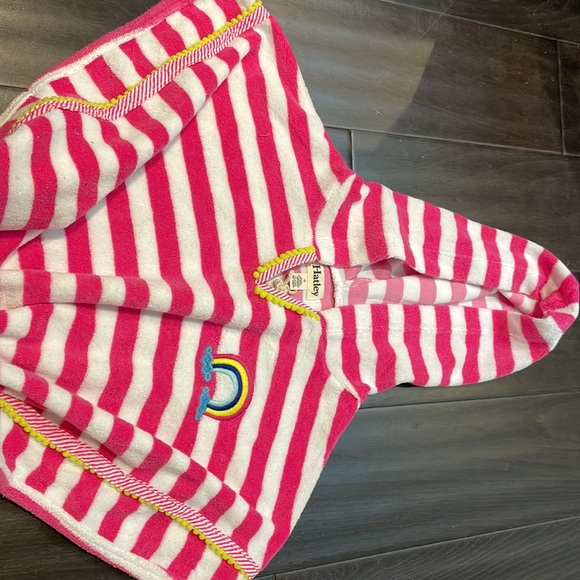 👶 Buy one / get one free. Hatley kids terry cloth towel poncho. Size 6. - Picture 3 of 5